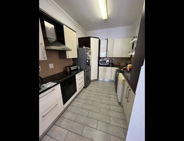 3 BEDROOM TOWNHOUSE FOR SALE IN THORN VALLEY ESTATE